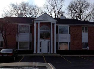 1507 N Milwaukee Ave APT 1D, Libertyville, IL 60048