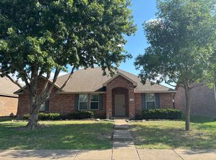 721 Locustberry Dr, Red Oak, TX 75154
