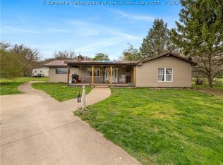 86 Hummingbird Ln, Fraziers Bottom, WV 25082