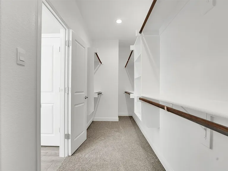 1012 Southwark Dr — Photo 16