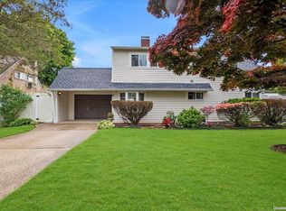 8 Bird Ln, Hicksville, NY 11801