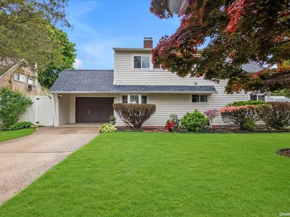 8 Bird Lane, Hicksville, NY 11801