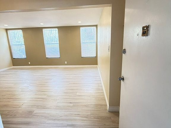 5th image of 2328 N Ontario St APT A