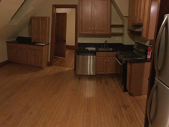 2nd image of 3726 N Kenmore Ave APT 3