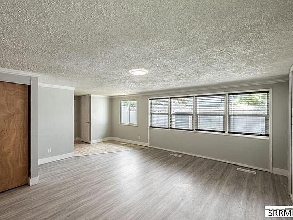 4th image of 850 Royal Ave