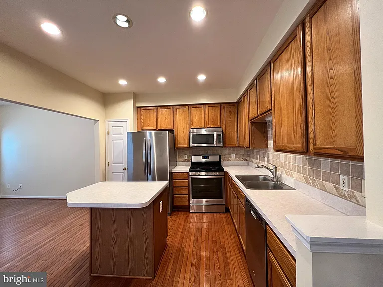10168 Elgin Way — Photo 8