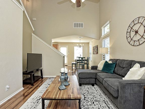 3rd image of 525 Rolling Oak Dr