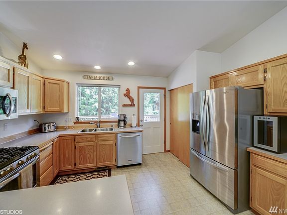 4th image of 19231 92nd Dr NW
