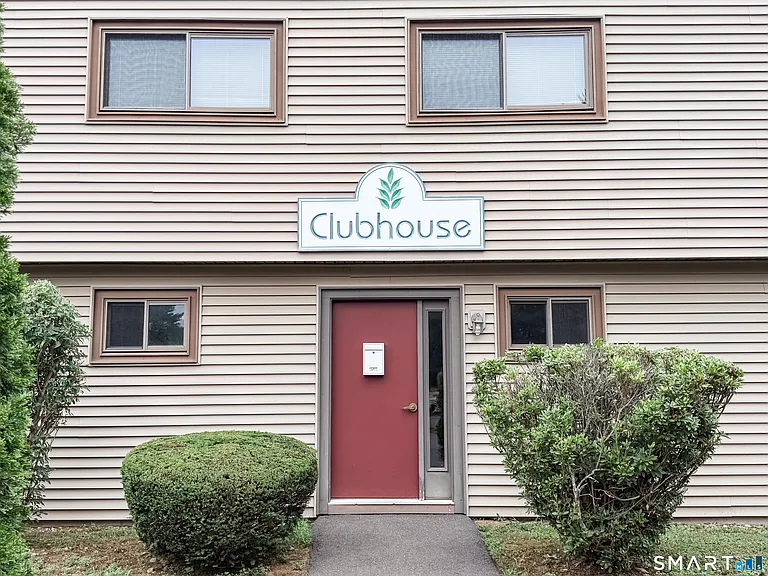 14 Greenbriar Dr #F — Photo 17