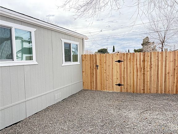 3rd image of 3194 E Snavely Avenue