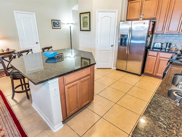 8807 Seguin Cove Ln — Photo 9