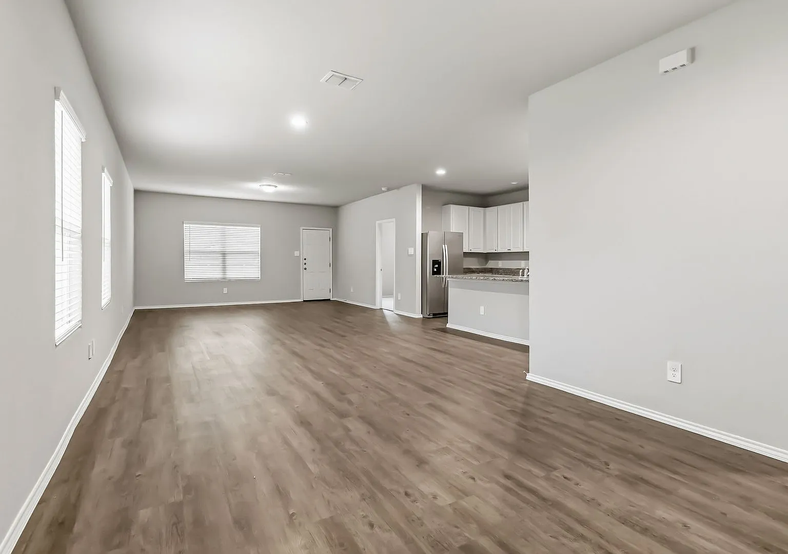 Beautiful 3-bed, 2-bath home for lease in a fabulous Converse neighborhood! — Photo 4