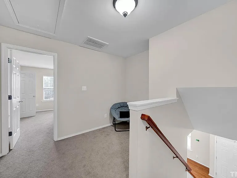 401 Courthouse Dr — Photo 12