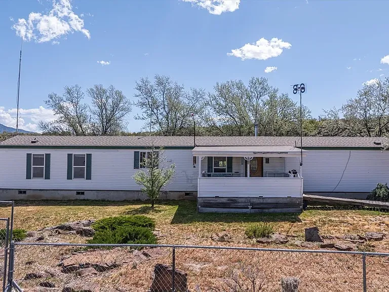 562 E Dixon Rd — Photo 1