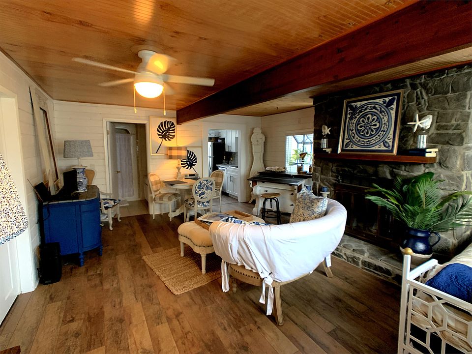 Living Room - viewed from front door