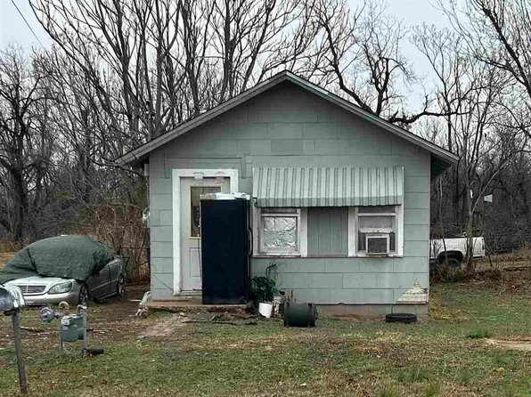 212 N 5th St, Perry, OK 73077