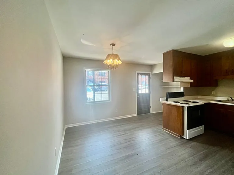 317 E 8th St SW — Photo 7