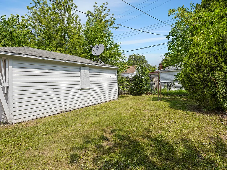 18947 Moross Rd — Photo 20