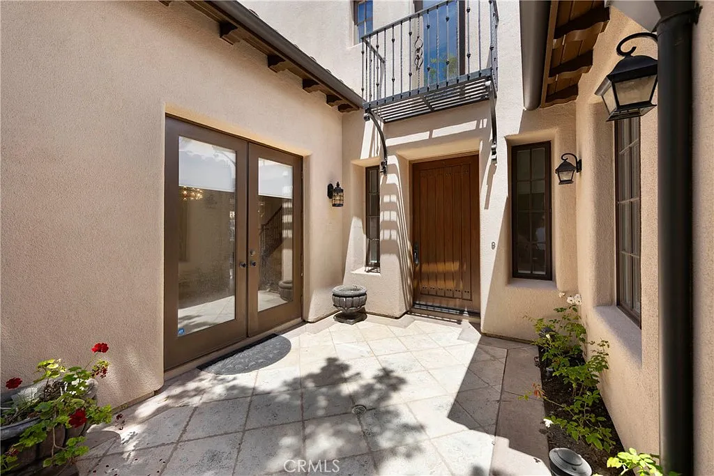 3 bed, 3.5 bath, 3442 sqft, $13,800 — Photo 3