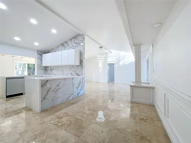 2836 NW 11th Ave — Photo 11