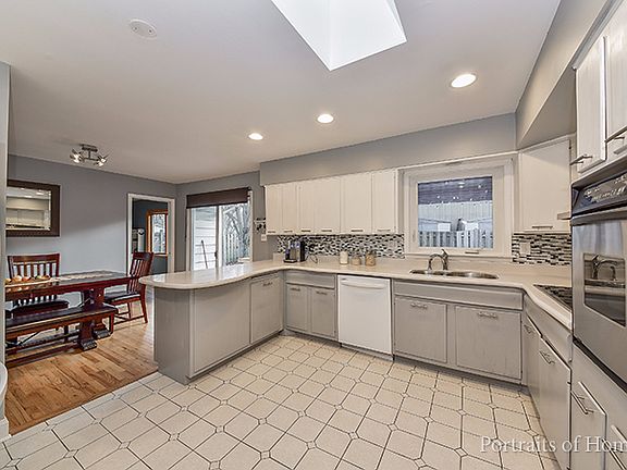 4th image of 22W345 Teakwood Dr