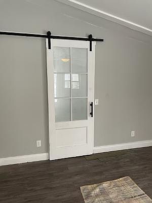 4th image of 498 Market St