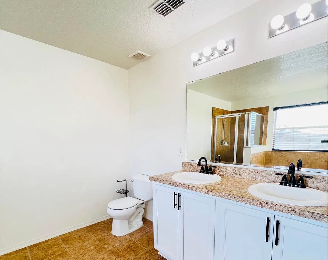 4 bed, 2481 sqft, $2,900 — Photo 1
