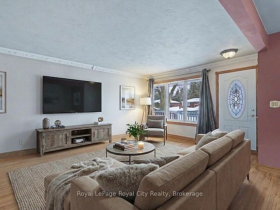 4th image of 304 Victoria Rd N