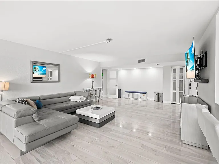 800 Jeffery St — Photo 29