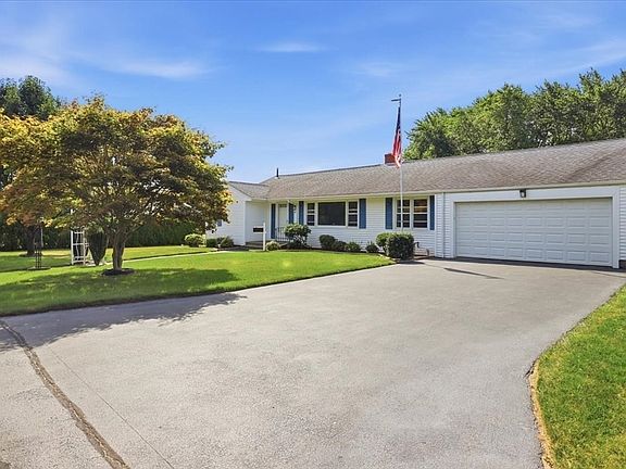 3rd image of 18 Picard Ct