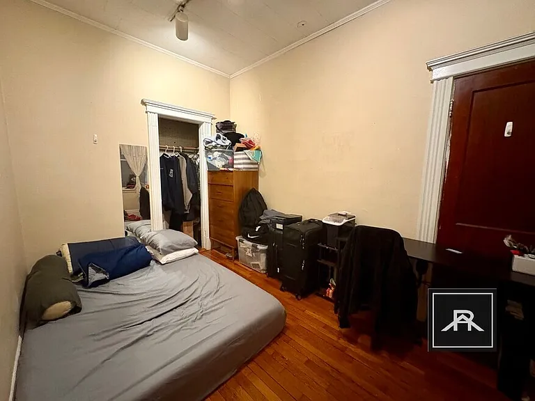 14 Euston St #1 — Photo 8