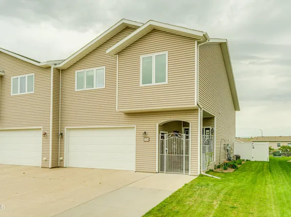 1724 Calgary Loop, Bismarck, ND 58503