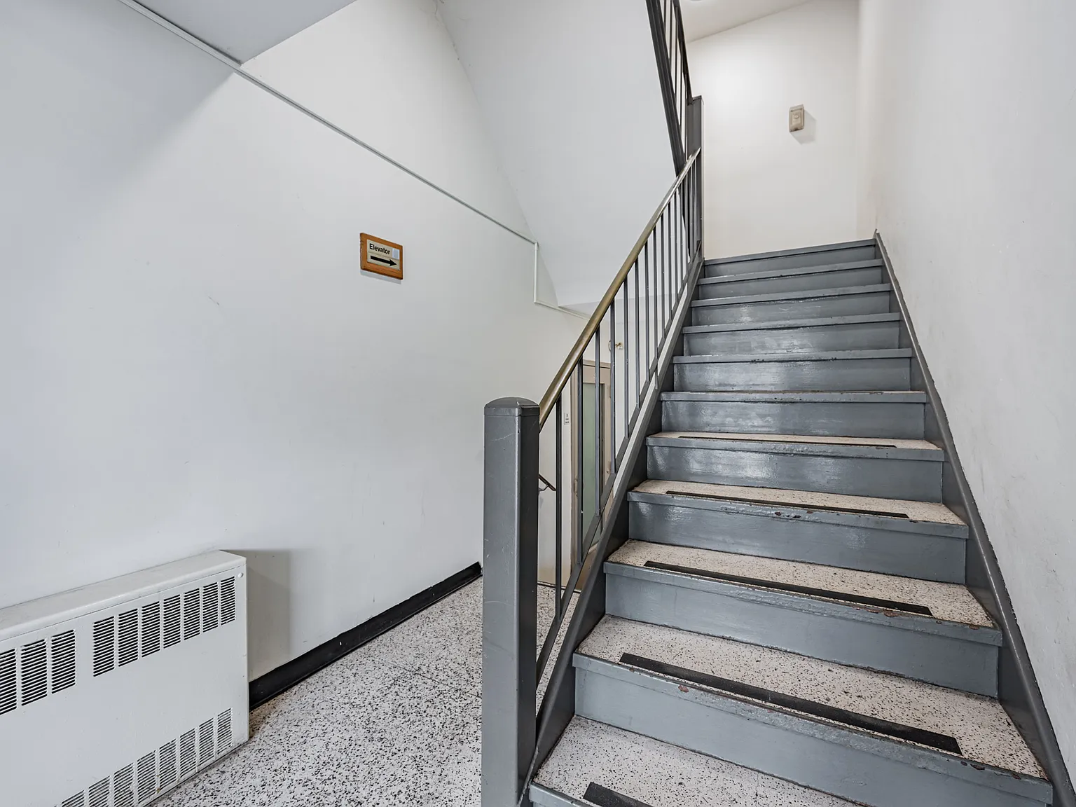 140 Kent Street — Photo 1
