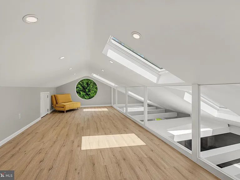 10533 Stevenson Rd — Photo 31