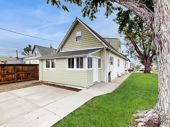 Large Concrete Porch - Fully Fenced Yard - Sprinkler System