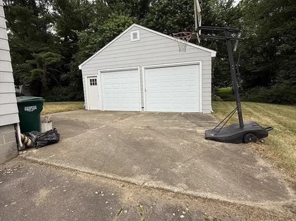 94 Pleasant St, Medfield, MA 02052