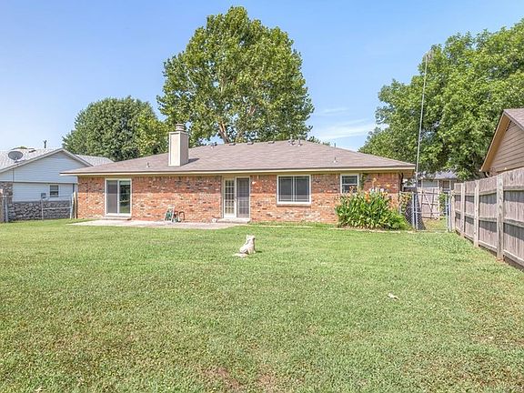 4th image of 1213 N Ironwood Pl