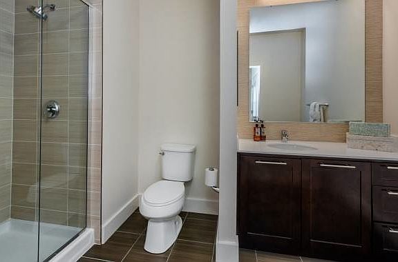 3rd image of 1570 E Jefferson St #415