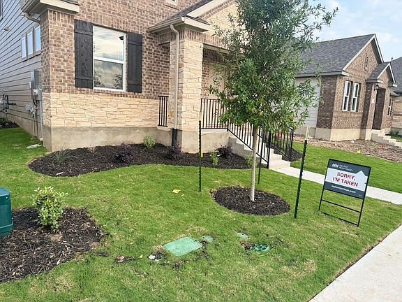 2nd image of 212 Flowers Ave