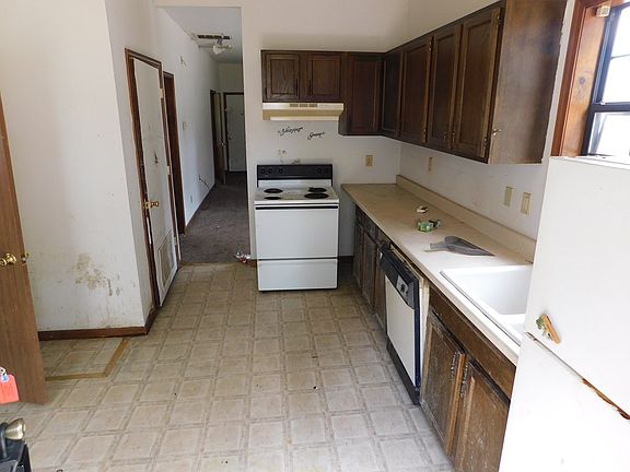 3rd image of 101 W Washington St