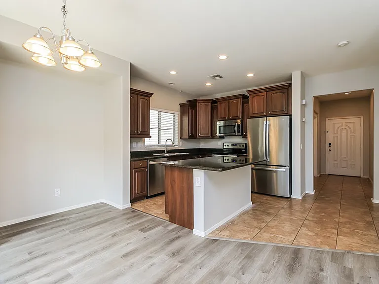 4697 E Redfield Rd — Photo 7