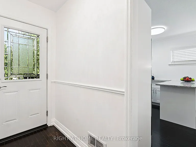 105 Glenridge Ave — Photo 2