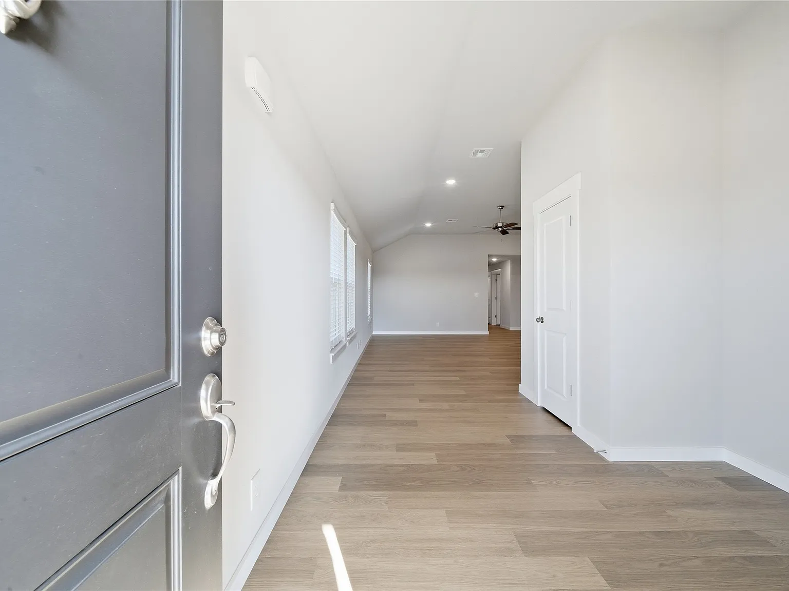 3 bed, 2.0 bath, 1544 sqft, $1,900 — Photo 4