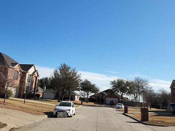 5th image of 706 Crockett Dr