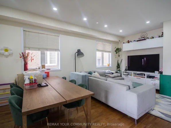 15 Voysey Way, Markham, ON L3S 0B4