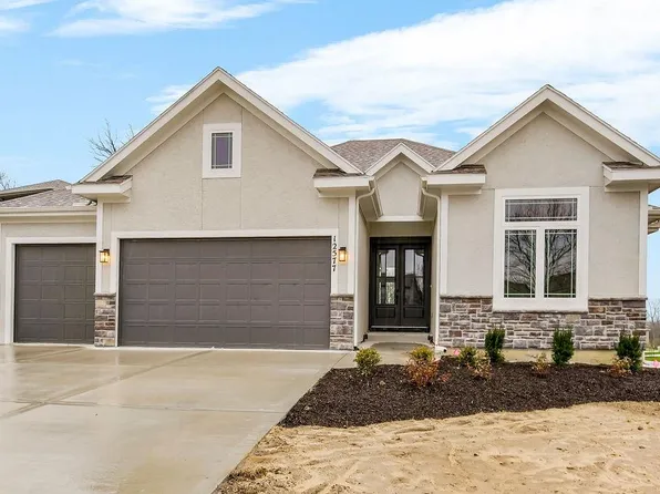 12577 S Meadow View St, Olathe, KS 66061