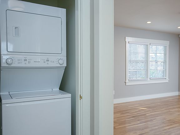 3rd image of 5109 1/2 Lincoln Ave #5109-1/2