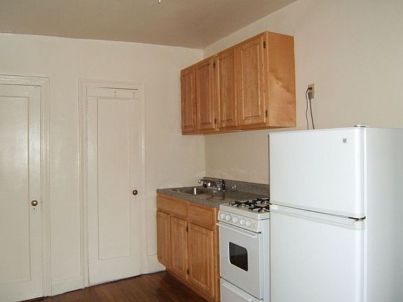 4th image of 125 Stanton St APT 9