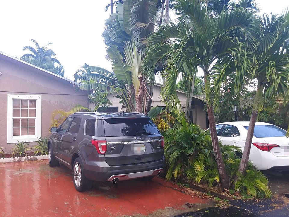2nd image of 2217 SW 105th Ct