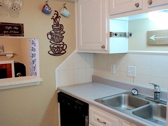 4th image of 1902 Dartmouth St APT P3